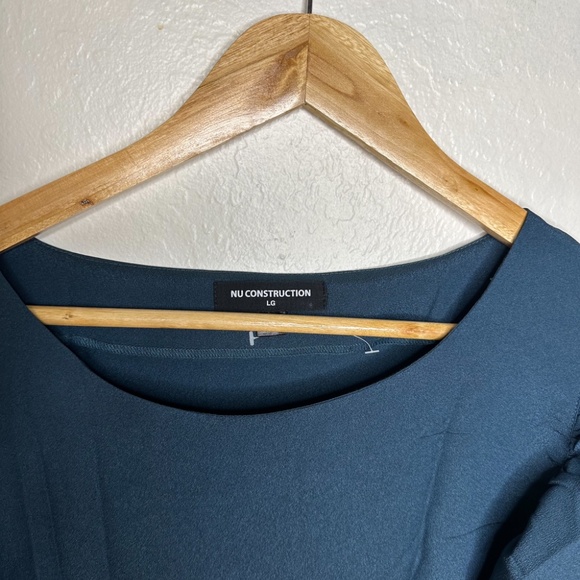 NU CONSTRUCTION Dark Forest Green RUFFLE Sleeve Blouse Size Large NEW - Picture 4 of 10